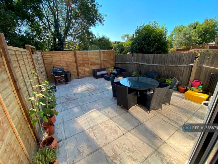 1 Bedroom Flat To Rent In The Limes Avenue, London, N11