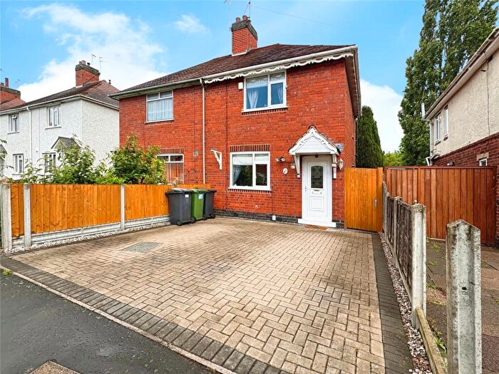 2 Bedroom Semi-Detached House For Sale In Poplar Avenue, Bedworth, Warwickshire, CV12