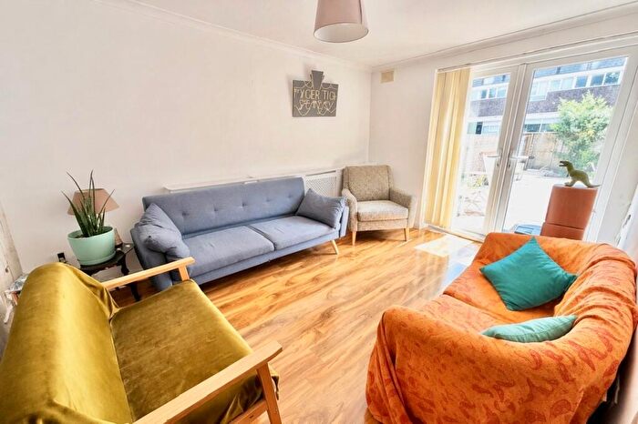 4 Bedroom House To Rent In Avis Square, Stepney, E1