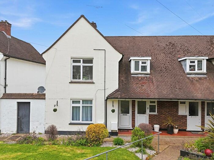 1 Bedroom Flat For Sale In Thurlby Close, Woodford Green, IG8