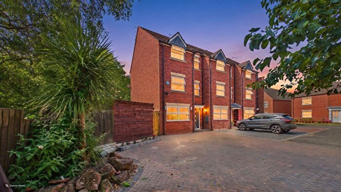 4 Bedroom Terraced House For Sale In Clarkson Close, Nuneaton, CV11