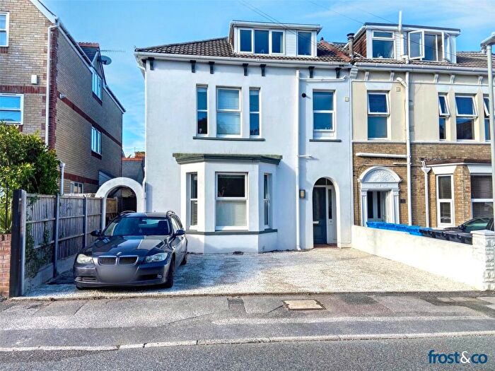 2 Bedroom Apartment For Sale In Balmoral Road, Lower Parkstone, Poole, BH14