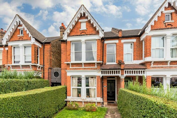 3 Bedroom Flat To Rent In Clive Road, London, SE21