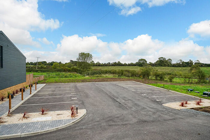 3 Bedroom Barn Conversion For Sale In Aylesbury Road, Rowsham, Aylesbury, HP22
