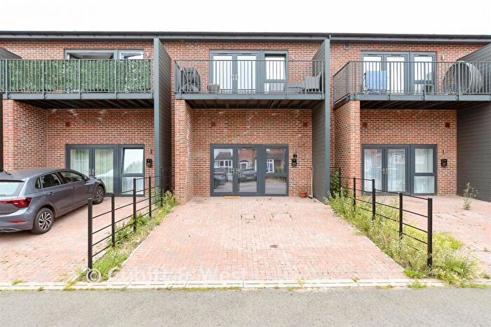 1 Bedroom Flat For Sale In St. John's Road, Redhill, Surrey, RH1