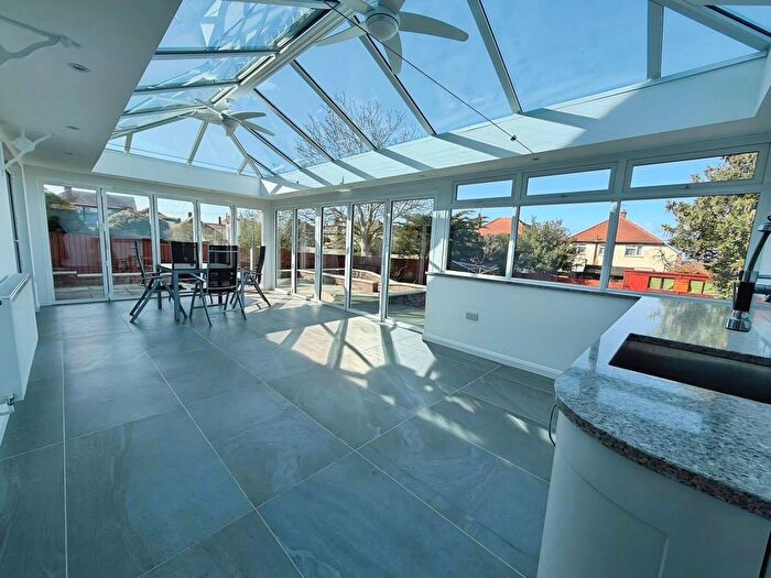 4 Bedroom Chalet To Rent In Astley Crescent, Hunstanton, PE36