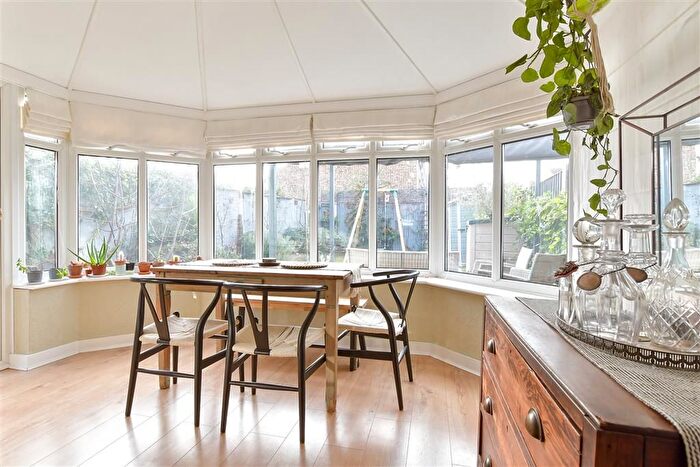 3 Bedroom Detached House For Sale In Swingate Avenue, Cliffe, Rochester, Kent, ME3