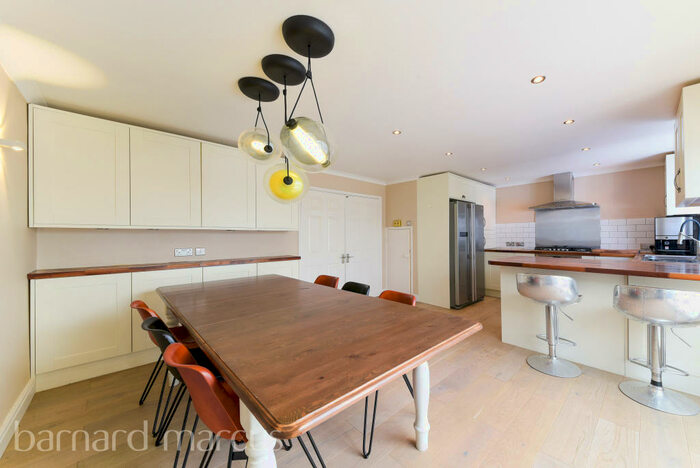 4 Bedroom House To Rent In Drumaline Ridge, Worcester Park, KT4