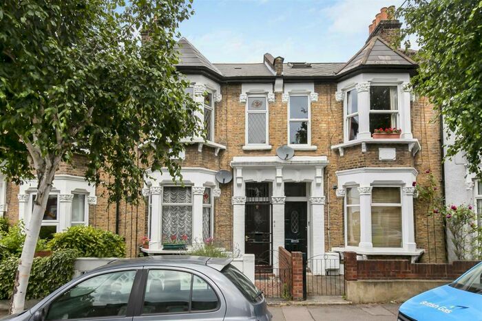 2 Bedroom Flat To Rent In Orford Road, Walthamstow, London, E17