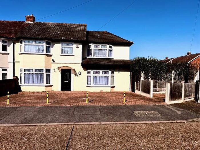 4 Bedroom House For Sale In Ryder Gardens, South Hornchurch, Rainham, RM13