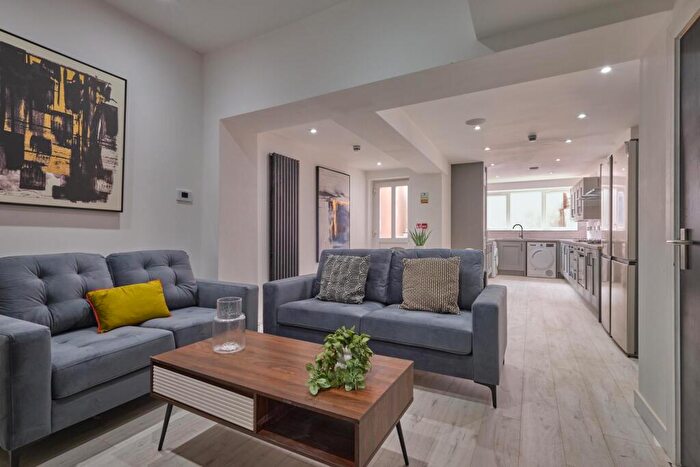 6 Bedroom House To Rent In Marlborough Road, Brynmill, SA2