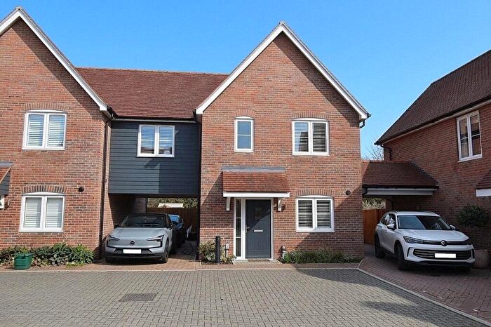 3 Bedroom Link Detached House For Sale In Hawthorn Close, Bicknacre, CM3