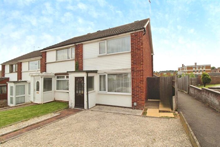 2 Bedroom End Of Terrace House For Sale In Freemantle Road, Rugby, CV22