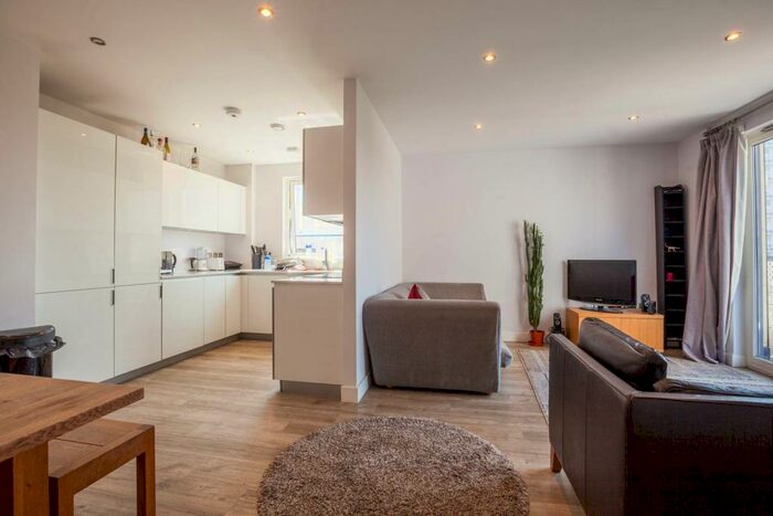 3 Bedroom Flat To Rent In Knapp Road, Bow, London, E3