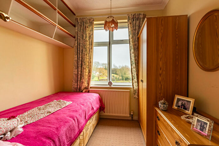 3 Bedroom Detached House For Sale In Elaine Gardens, Woodside, Luton, Bedfordshire, LU1