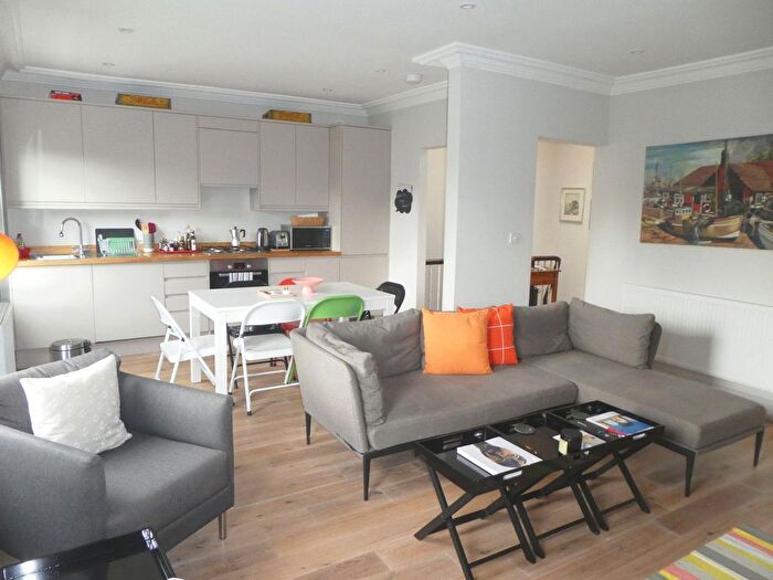 3 Bedroom Flat To Rent In King Henrys Road, Primrose Hilll, NW3