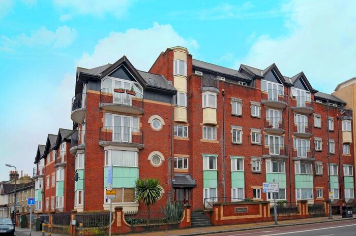 2 Bedroom Flat To Rent In Hartfield Road, London, SW19