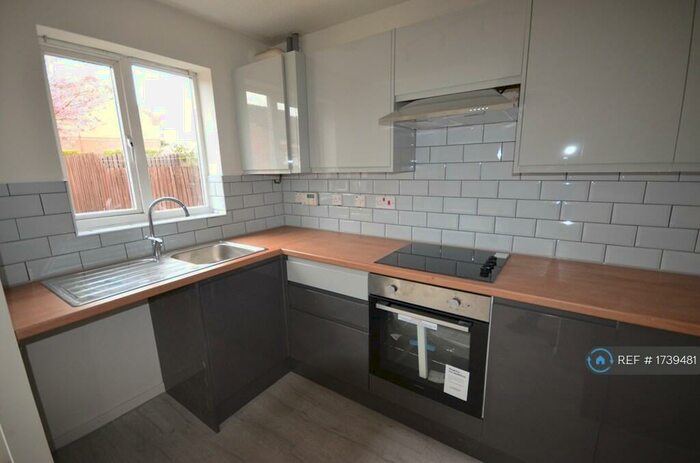 2 Bedroom Semi-Detached House To Rent In Ascot Gardens, Leeds, LS10