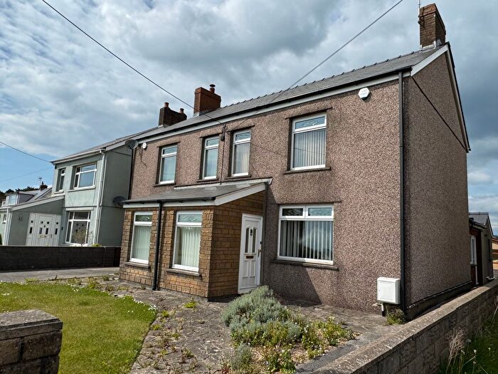 3 Bedroom Semi-Detached House For Sale In Cefn Road, Bridgend, CF32