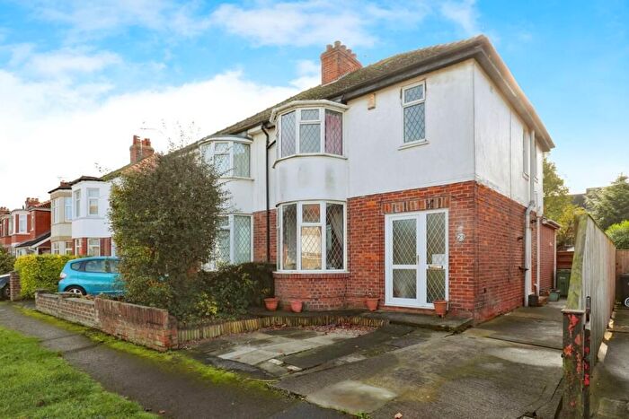 3 Bedroom Semi-Detached House For Sale In Melwood Grove, York, YO26