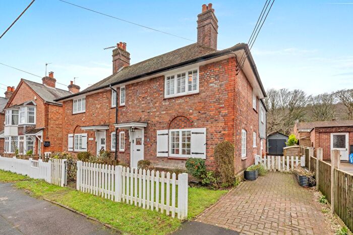 3 Bedroom Semi-Detached House For Sale In Fassetts Road, Loudwater, HP10