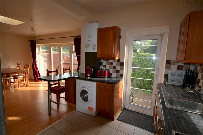 4 Bedroom Semi-Detached House To Rent In Kinloche Drive, London, NW9