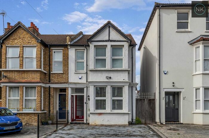 3 Bedroom Semi-Detached House To Rent In Buckingham Road, South Woodford, London, E18