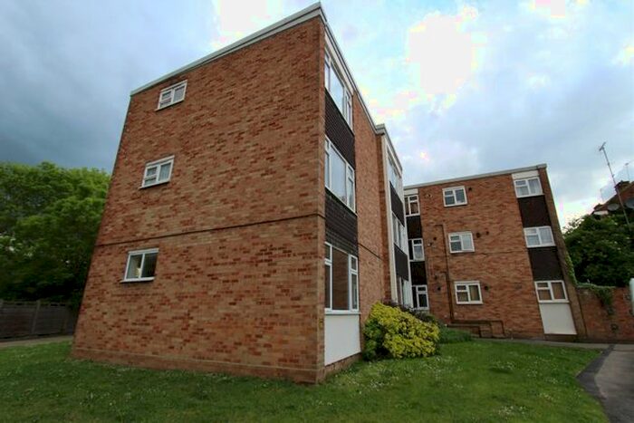 2 Bedroom Flat To Rent In Goodlake Court, Denham, UB9