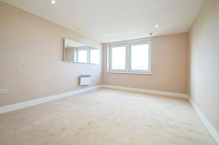 1 Bedroom Flat For Sale In Jones Point House, Ferry Court, Cardiff, CF11
