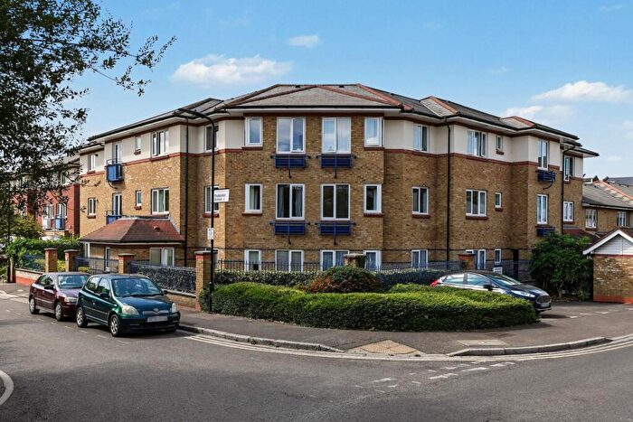 2 Bedroom Flat To Rent In Colthurst Crescent, London, N4