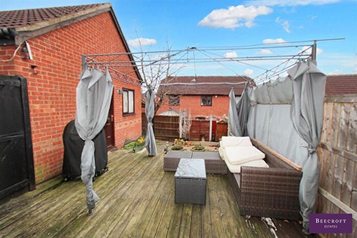 2 Bedroom Semi-Detached House For Sale In North End Drive, Harlington, Doncaster, DN5
