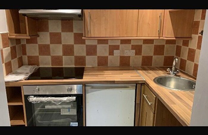 2 Bedroom Flat To Rent In Cemetery Road, Beeston, Leeds, LS11