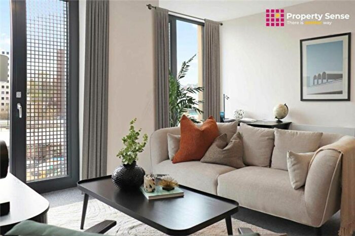 2 Bedroom Apartment To Rent In Daw Bank, Stockport, SK3