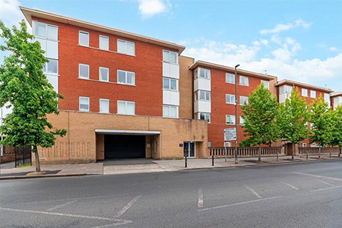 2 Bedroom Flat For Sale In Kingston Road, Wimbledon Chase, SW20