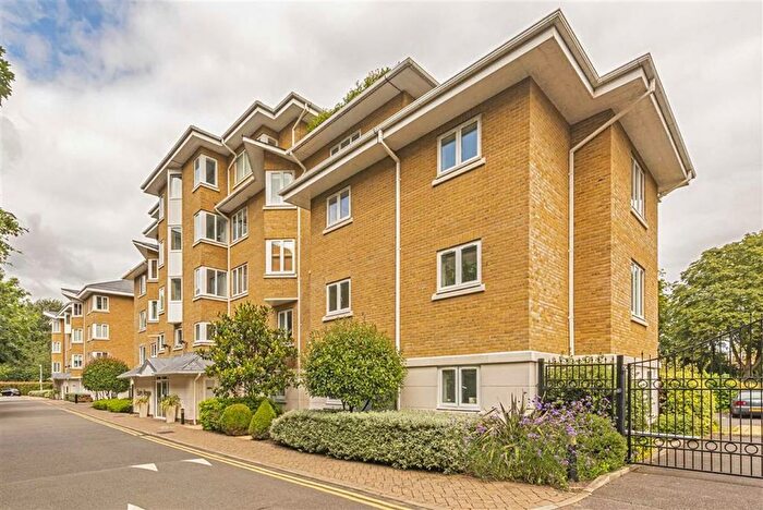 2 Bedroom Flat To Rent In Strand Drive, Kew, Richmond, TW9