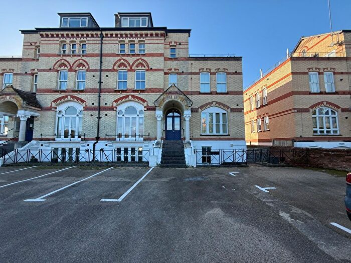 1 Bedroom Flat To Rent In Fairmile, Henley-On-Thames, Oxfordshire, RG9