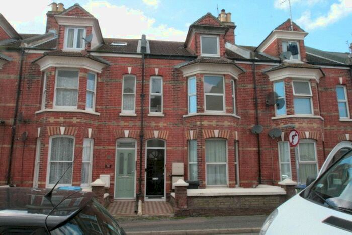 2 Bedroom Flat To Rent In Clifton Road, Littlehampton, West Sussex BN17