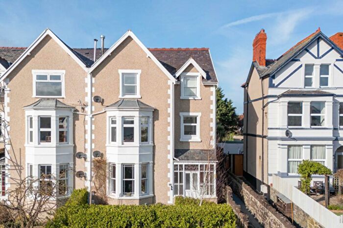 3 Bedroom Flat For Sale In York Road, Deganwy, LL31