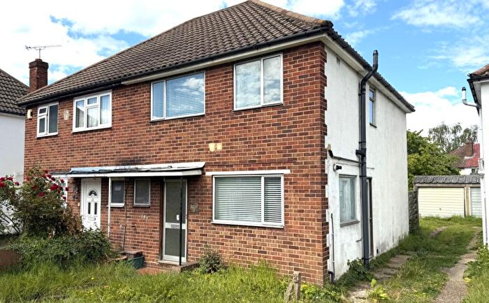 3 Bedroom Semi-Detached House For Sale In Bridge Road, Chessington, KT9