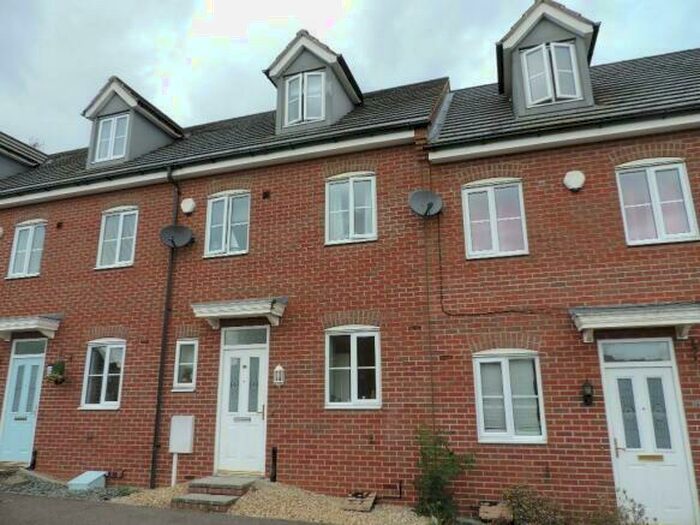 3 Bedroom Town House To Rent In Coltsfoot Drive, Bourne, PE10
