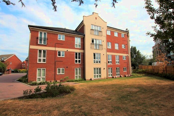 2 Bedroom Flat To Rent In Stroudley House, Cambrian Way, Worthing, West Sussex, BN13