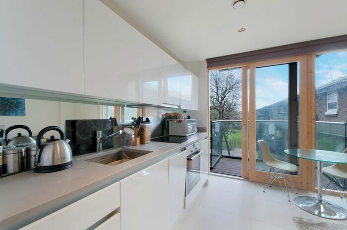 Studio For Sale In Binnacle House, Cobblestone Square, London, E1W