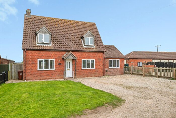 4 Bedroom Detached House For Sale In Coast Road, Walcott, Norwich, NR12