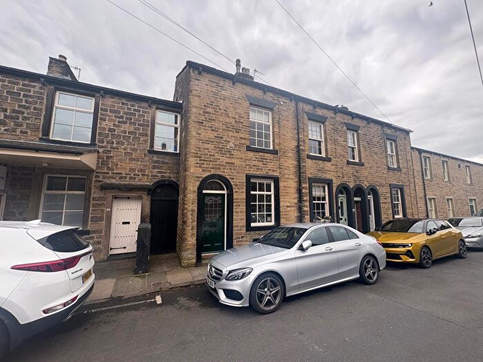 2 Bedroom Cottage For Sale In Otley Street, Skipton, BD23
