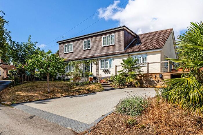 4 Bedroom Detached House For Sale In Broom Hill, Welwyn, Hertfordshire, AL6