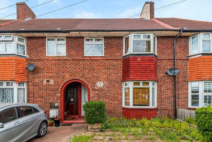 3 Bedroom Terraced House To Rent In Becontree Avenue, Dagenham, RM8