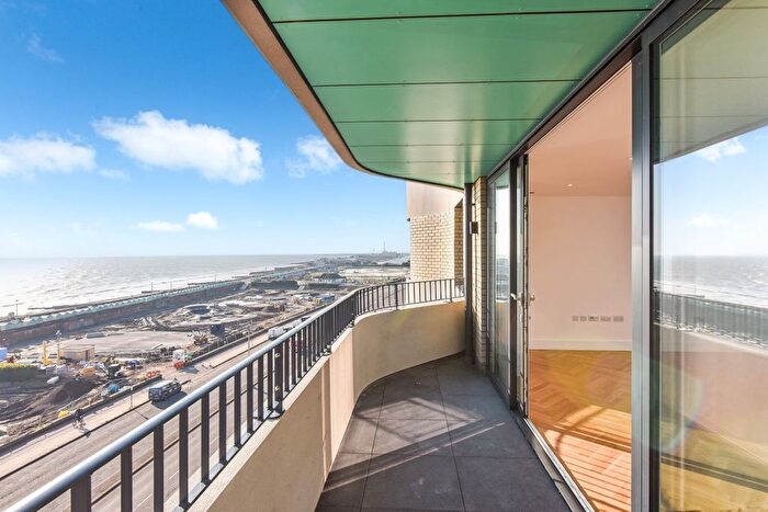 3 Bedroom Flat To Rent In Kingsway, Hove, BN3