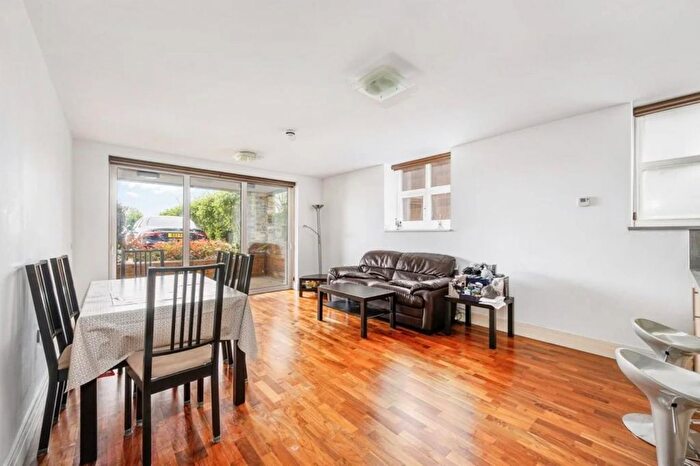 1 Bedroom Flat To Rent In Baptist Court, North Road, Brentford, London, TW8