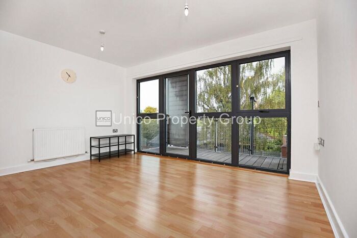 2 Bedroom Apartment To Rent In Atelier Court North, Leven Road, London, E14