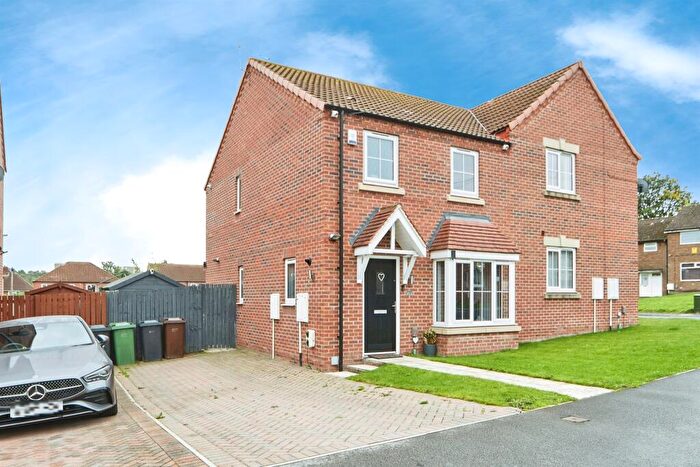 3 Bedroom Semi-Detached House For Sale In Oak Tree Mount, Leeds, LS9